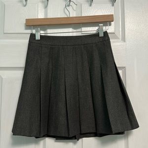 Aritzia Sunday Best Olive Pleated Skirt in Grey/Heather Charcoal